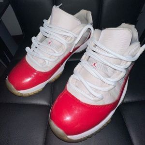 Air Jordan 11 low Cherry